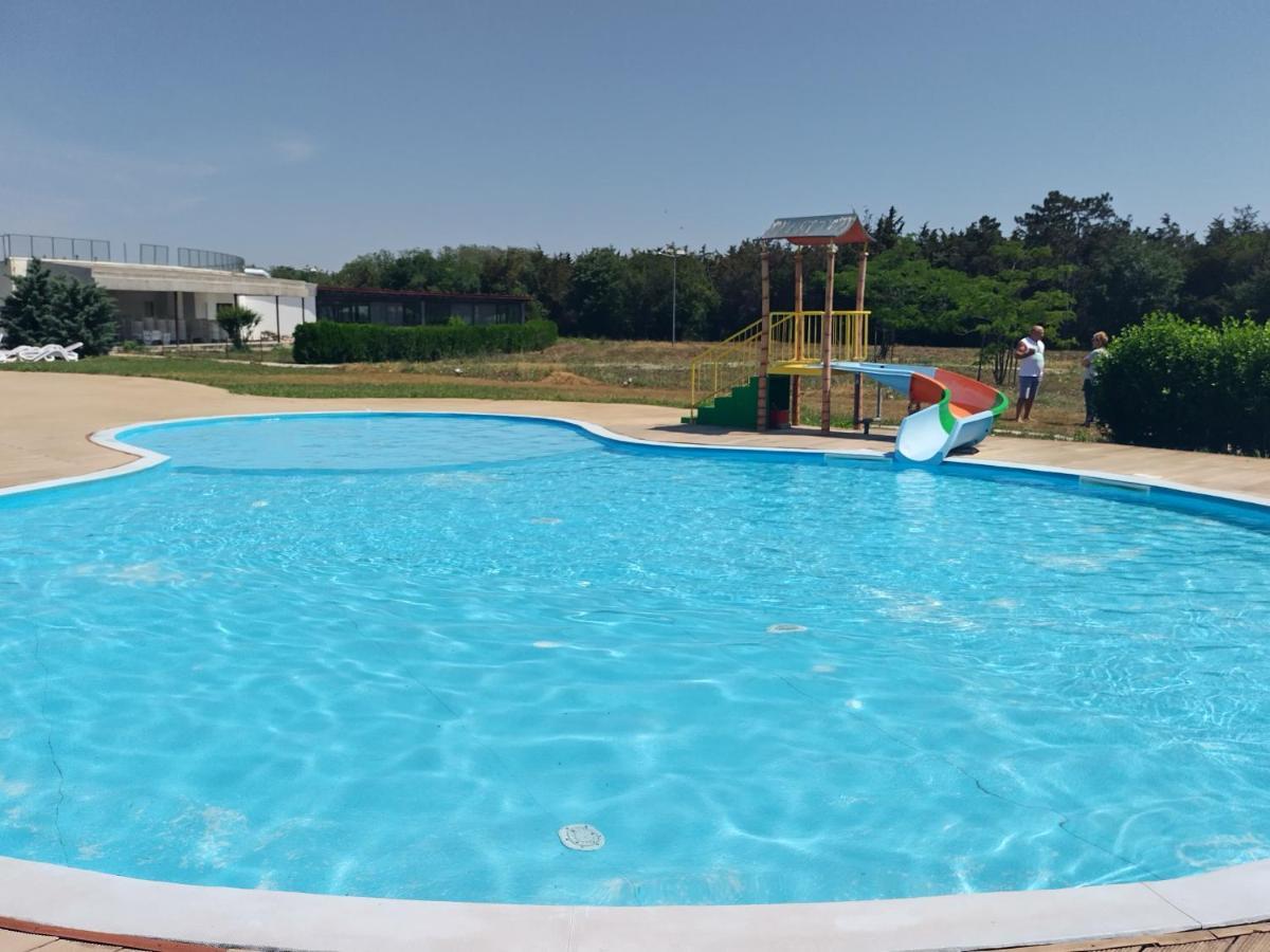 Blaxy Resort Stefi Cu Acces La Piscine Gratuit Douăzeci şi Trei August Exterior foto